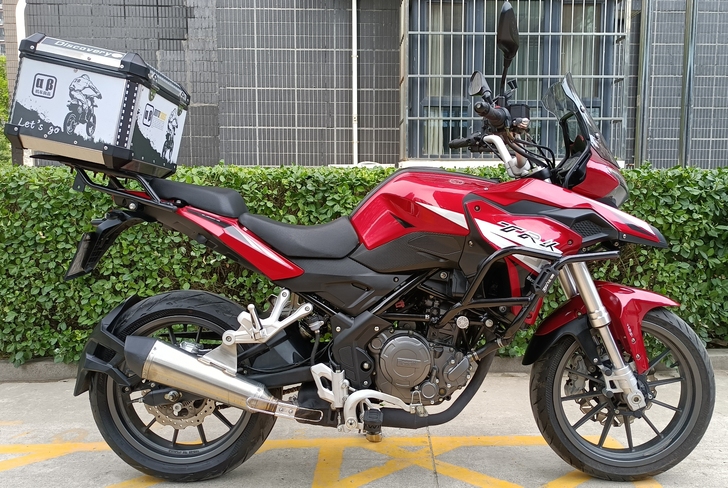 贝纳利小金鹏TRK251拉力摩托车