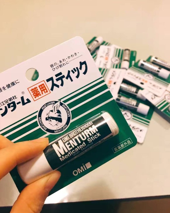 日本OMI近江兄弟薄荷润唇膏无色修护滋润补...