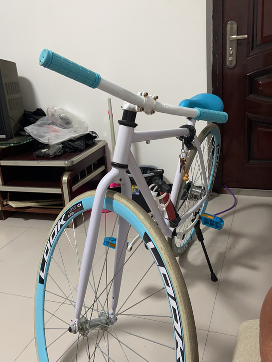 后胎没气了，买回来几个星期开不习惯