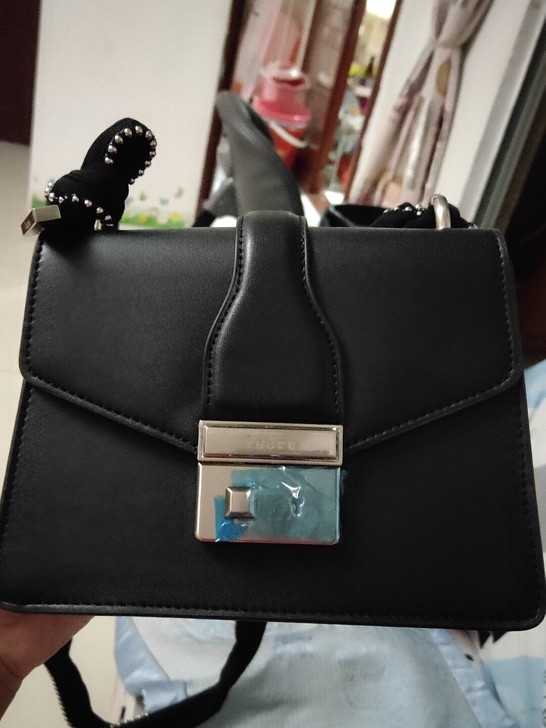 女包Tata通勤小方包翻盖单肩女包 款式：...