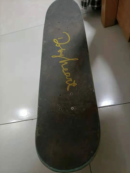 滑板八成新只是砂纸看着脏而已