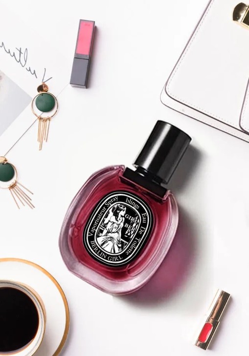 几个月前闺蜜给我送了一款柏林少女香水，自己...