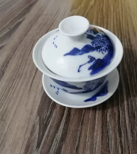 若深珍藏80年代柴窑，纯手山水画。品相如图...