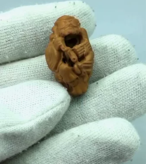 橄榄核达摩老祖镂空背云配饰 标价就是卖价！...