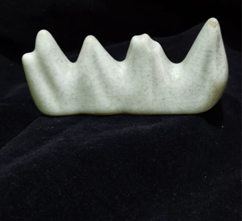 建国前后 雕瓷山形笔架 品相尺寸如图 全品