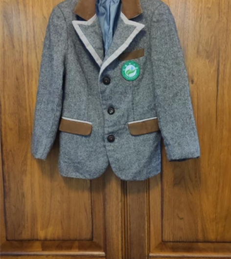 江蕾幼儿园冬装校服。有两件,码数分别是xx...