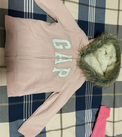 粉粉嫩嫩GAP女童拉链卫衣，3岁左右穿。身...