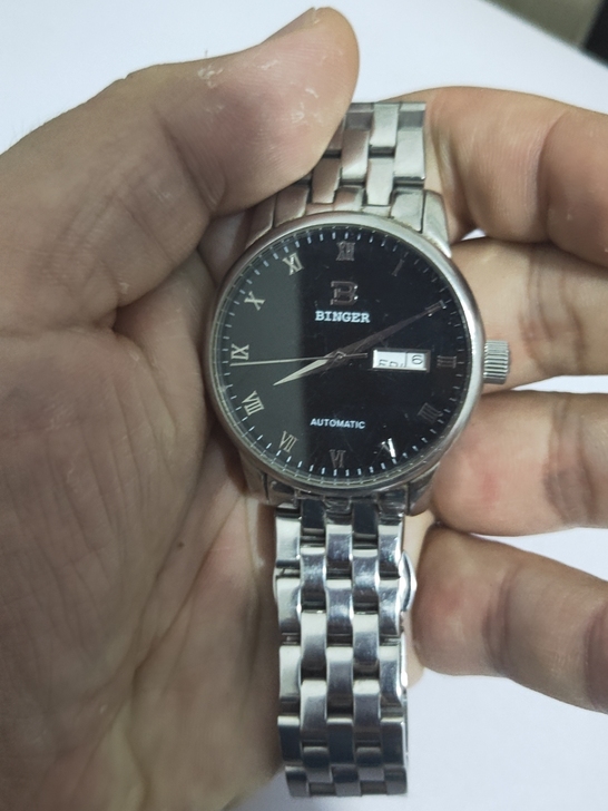 价格可议，表链和表盘有划分，不包邮，不退换...