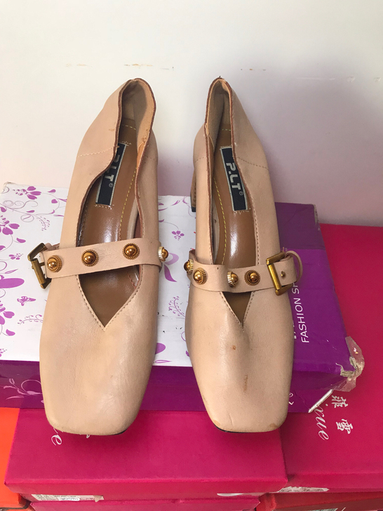 S3-女士休闲鞋36码，非常软，新的，瑕疵...