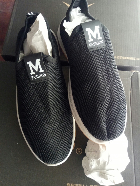 40码全新休闲鞋，亏本包邮(偏远地区不包邮)
