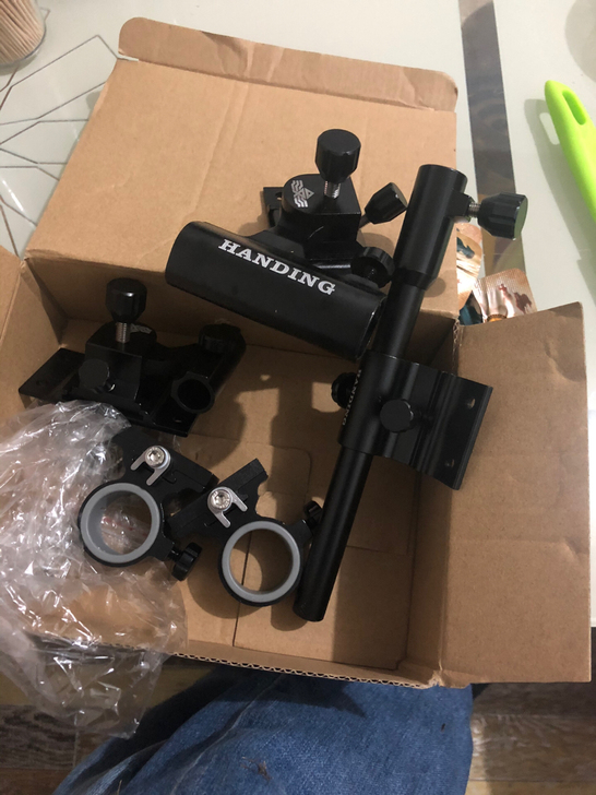 出售一套全新钓箱三件套，伞座，化氏拉饵盆，...