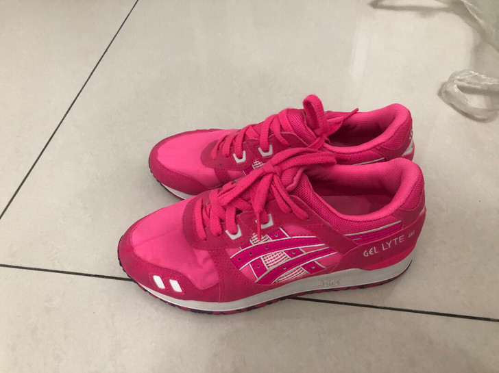 艾世克斯休闲鞋，36.5号，喜欢可联系9新