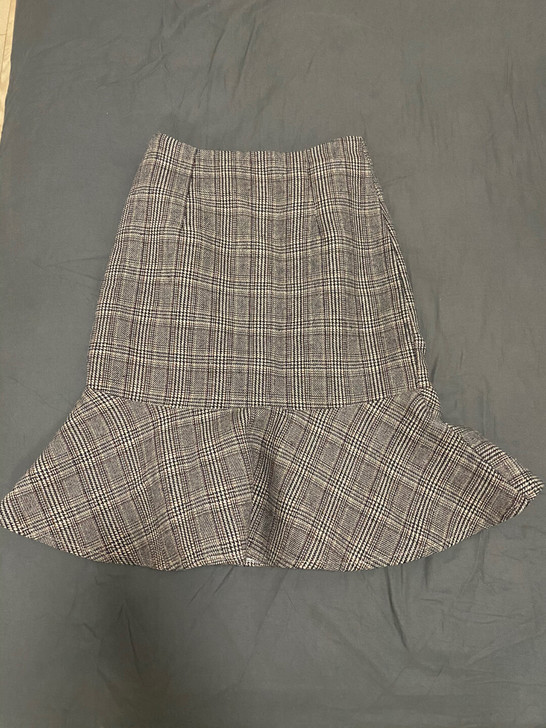 鱼尾裙、格子、呢子料，适合秋冬，长度在膝盖...