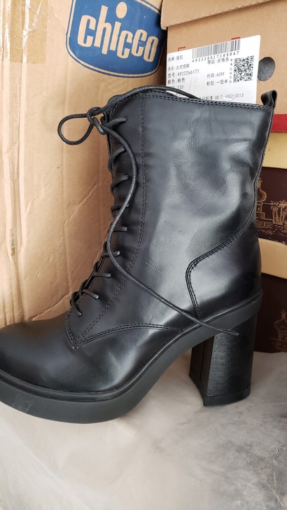 低价转全新骆驼夹绒马丁靴中筒37黑色