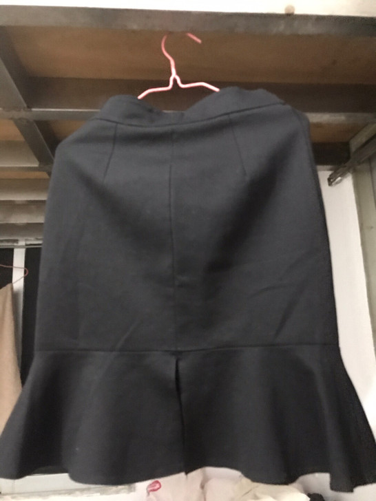 包臀鱼尾裙带开叉的