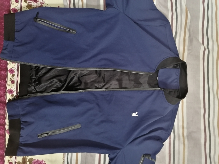 不求高利润，只求速卖，腾出衣柜空间。春秋两...