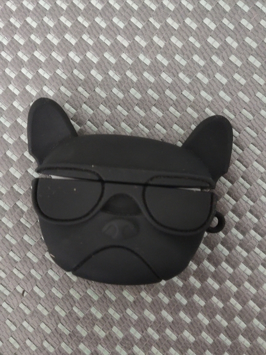 耳机，买了就在家放的外壳有点点略微磨损，音...