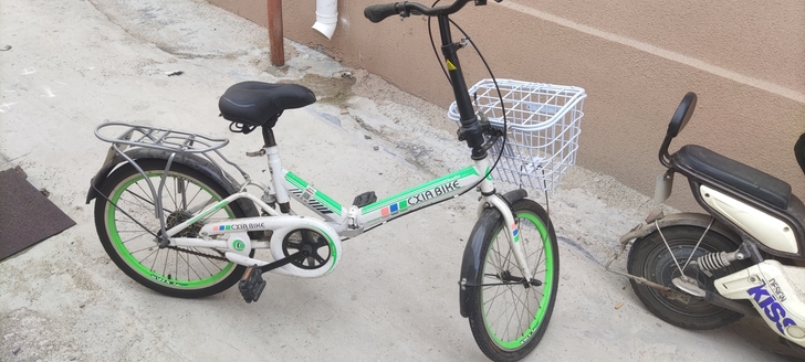 折叠自行车，适合三至六年级上孩子骑。车子九...