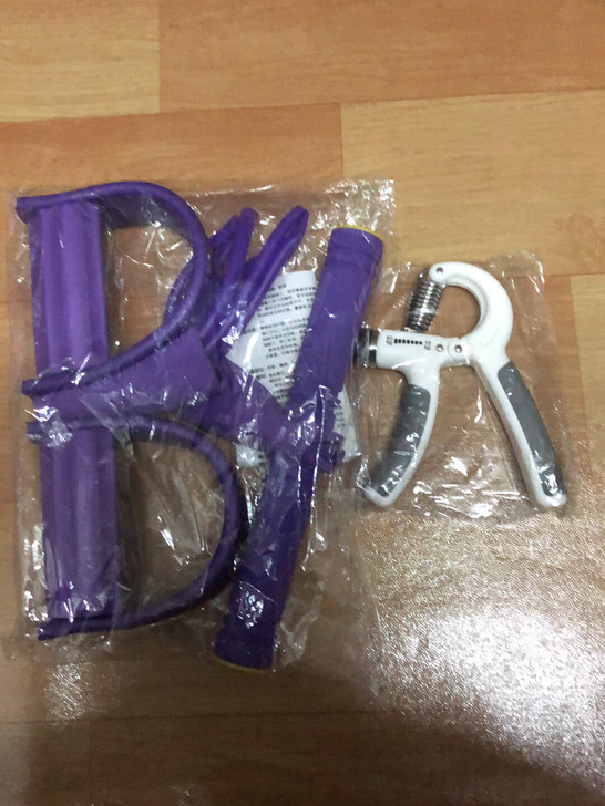 脚踏拉力器+握力器崭新未使用过包邮，想要健...