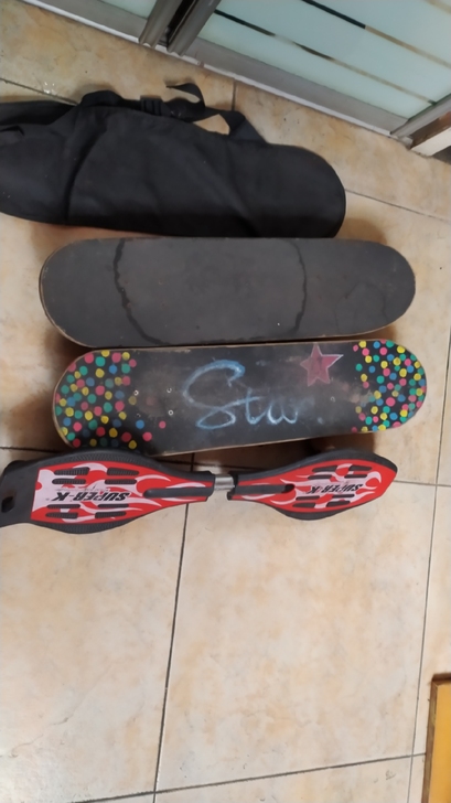 孩子的滑板，还很新，好使的很，写满了风中少...