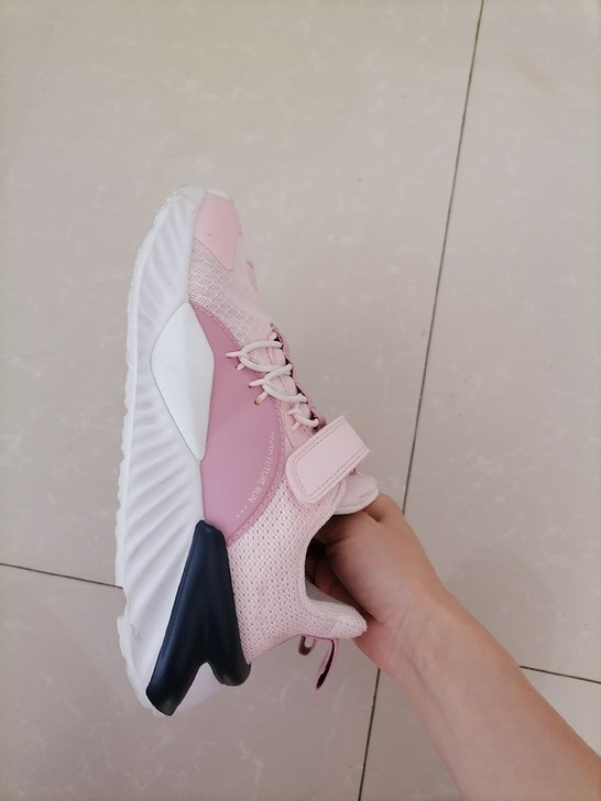 安踏休闲鞋。34码,穿的次数少,正品,非常...