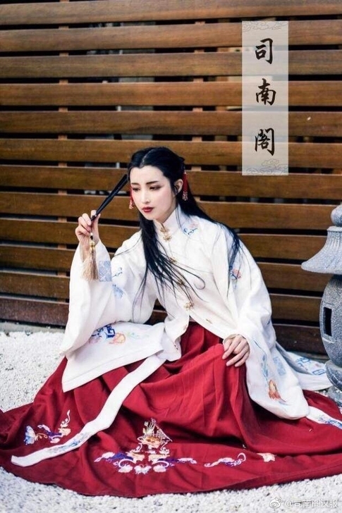 司南阁汉服听雪上红下蓝包邮出