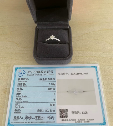 急售，急售，全新未佩戴过，萃华金店购买有证...