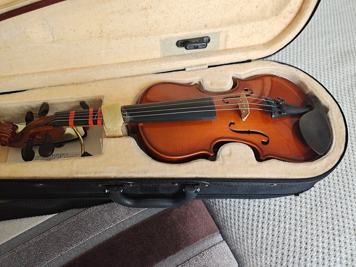 初学者小提琴我家孩子小时候刚学小提琴时买的...