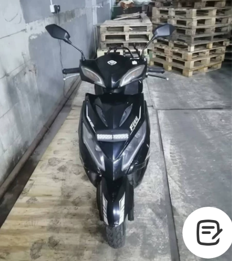 踏板摩托车，国四电喷有牌有证有保险，手续齐...