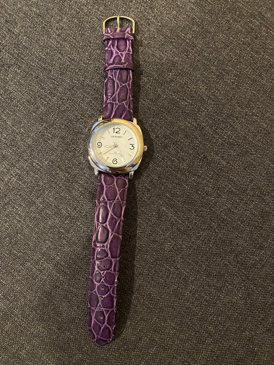 紫色商务圆形女生手表真皮年轻时尚腕表