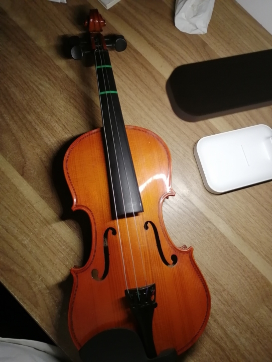 小提琴，几乎全新的
