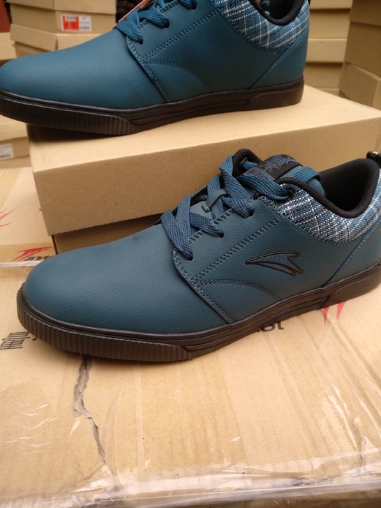 品牌运动休闲鞋(金莱克)男士春秋款断码处理...