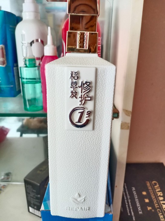 稻草休护1号，顺溜溜的，用过头发亮，光泽度...