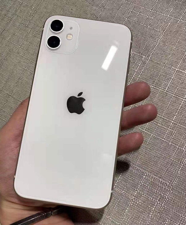 出自用iPhone11 白色 国行 128...