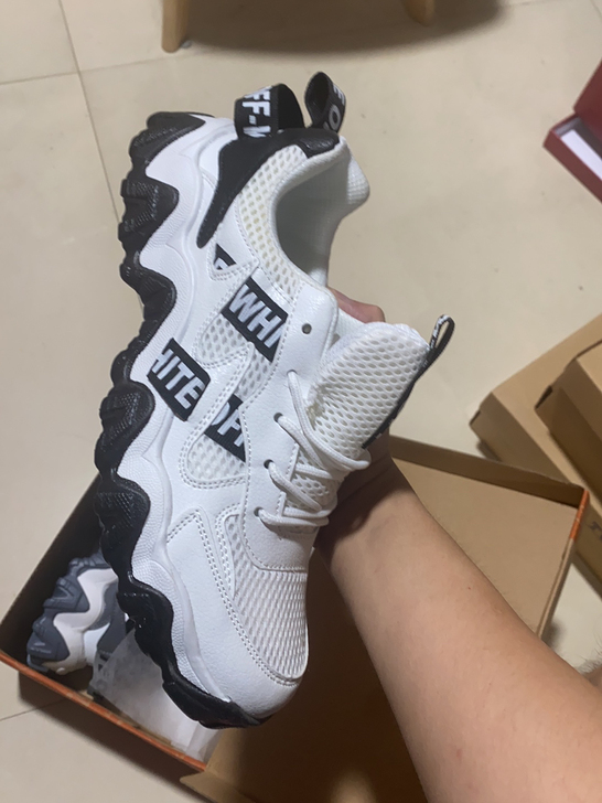 慢跑运动鞋，飞织鞋，41码一双，29.9包邮
