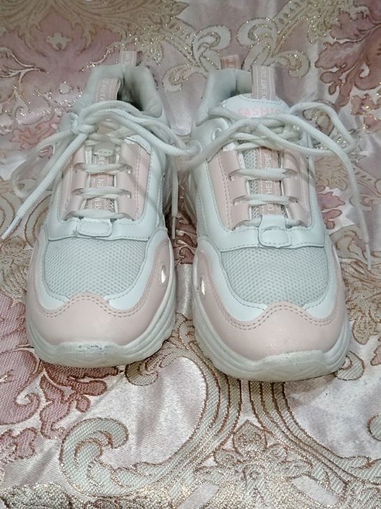 女士真皮运动休闲鞋品牌型号 韩板佳丽38码...