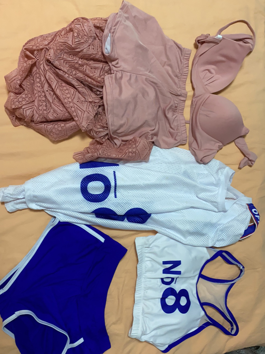 泳衣三件套两套s码，运动风轻熟风，蓝色穿过...