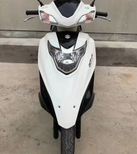 新款铃木电喷红宝125 整车95新 机器磨...