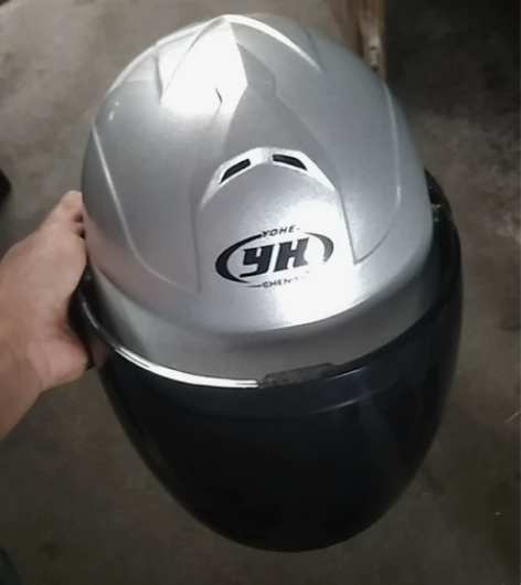 永恒头盔  四季款    带的较少  带上...