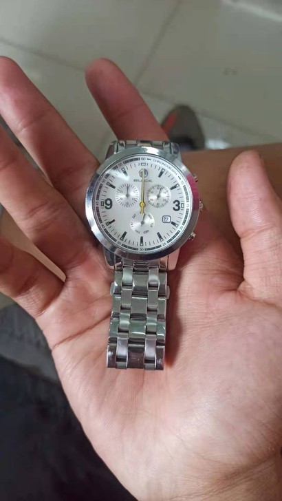 别克车的手表,没电不走了,其他都正常