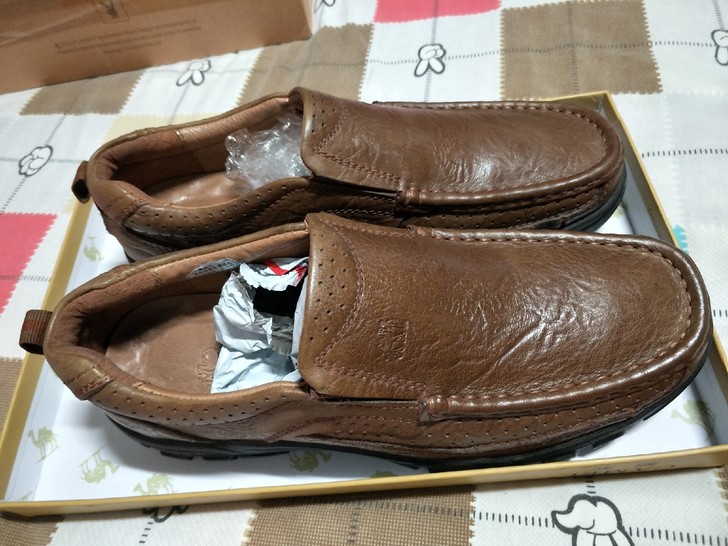 正品骆驼男鞋41码，稍大，41或42都能穿...