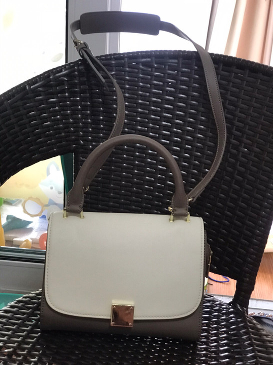 都还蛮新的，第一款第二款是真皮，五百左右入...