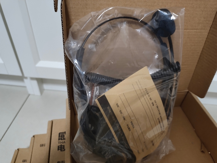 呼叫中心客服话务耳机，未使用有8-9个