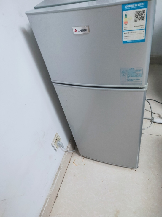 志高冰箱,才用一年多,平桥区