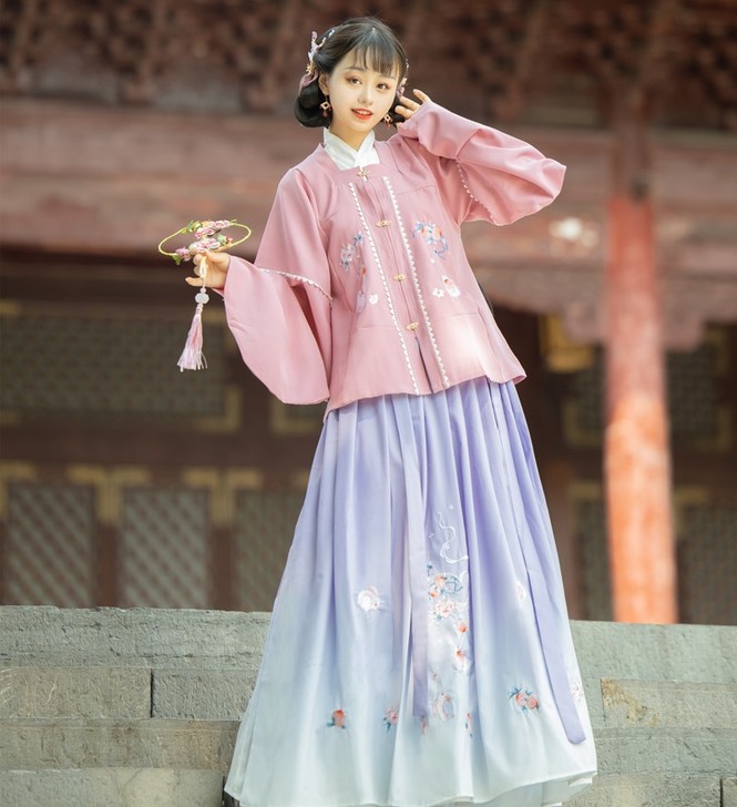 茗月萱【玉兔蟠桃】原创汉服女方领补服刺绣一...