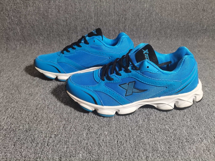 特步电商正品 男跑鞋（夏款）