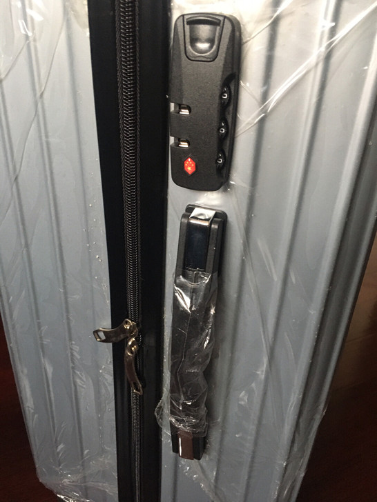 全新拉杆箱，朋友给的，自己用不到，转给有需...