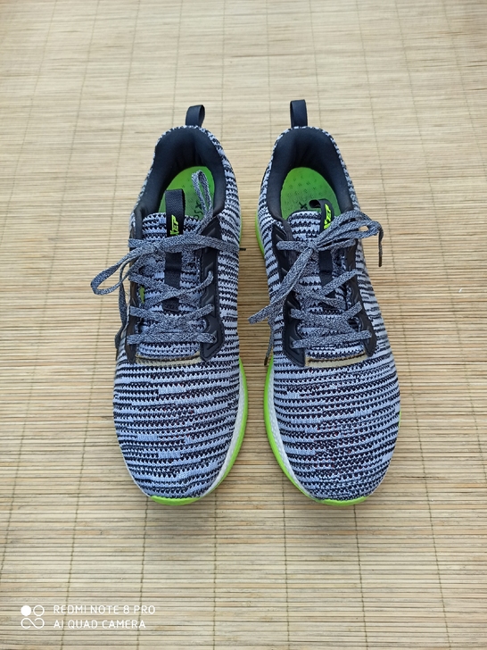 45码特步运动鞋