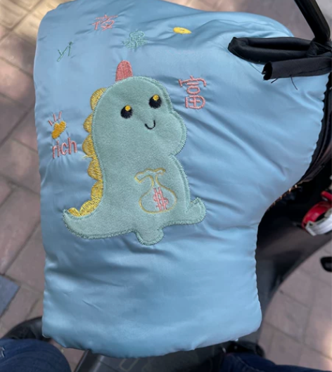 新款刺绣电动车把套冬季加绒加厚电瓶车手套防...