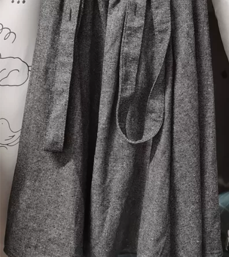 有没有好心人收我的裙摆超大的灰色背带裙!!...